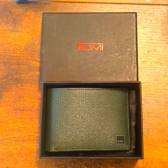 Tumi Monaco Billfold Wallet - Picture 2 of 5